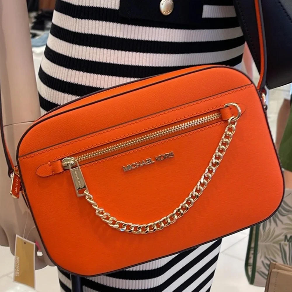 MICHAEL KORS
Jet Set Large EW Zip Chain XBody Saffiano Leather Crossbody
Poppy